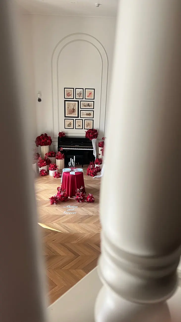 Velvet red floral setup