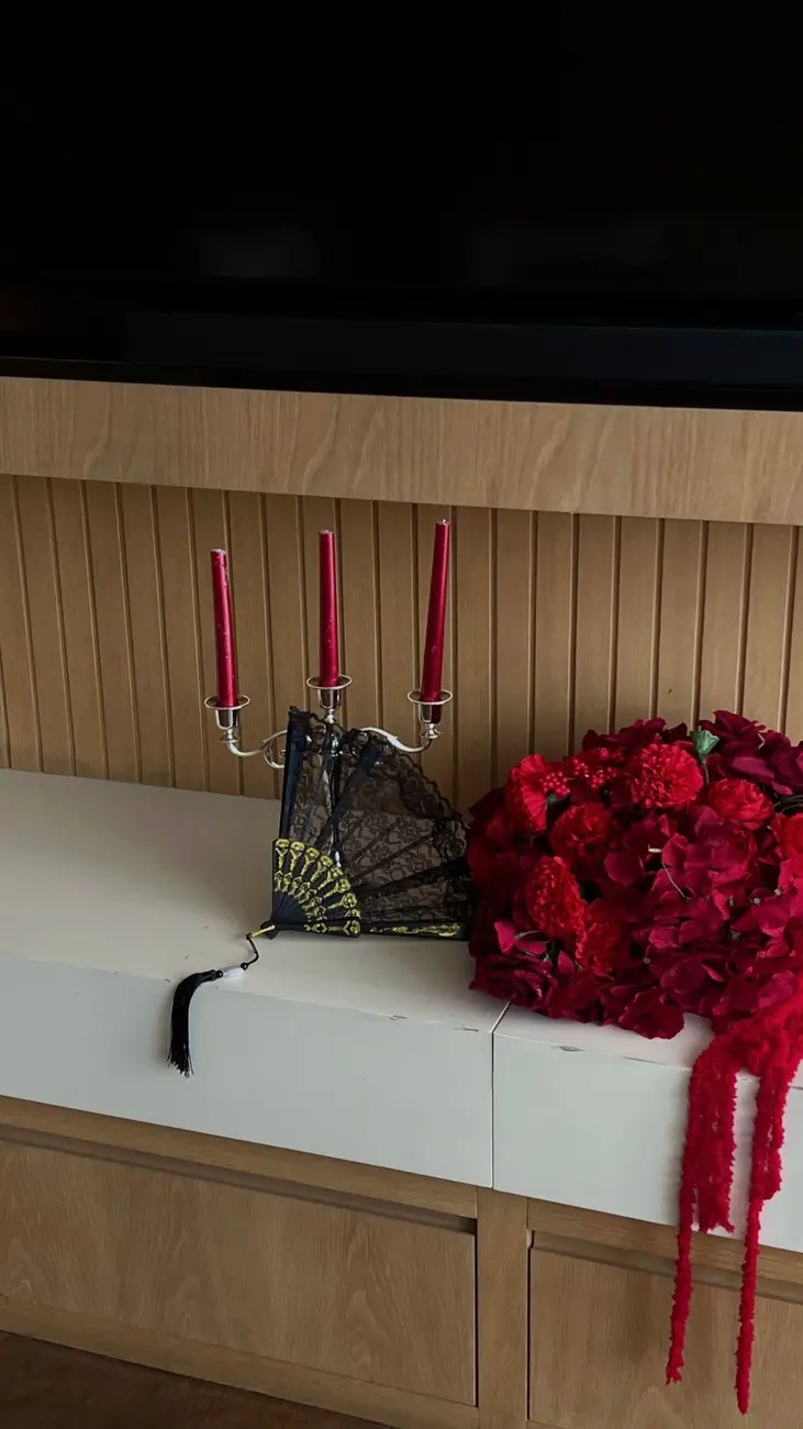 Velvet red floral setup